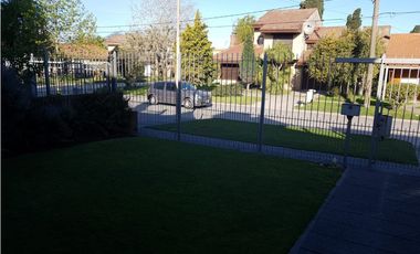 VENTA CHALET 4 AMB. CON PISCINA Y PLAYROOM-MAR DEL PLATA