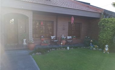 VENTA CHALET 4 AMB. CON PISCINA Y PLAYROOM-MAR DEL PLATA