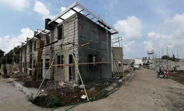 Murang townhouse!!! 6k plus lang monthly with parking!!! at Trece Martires Cavite