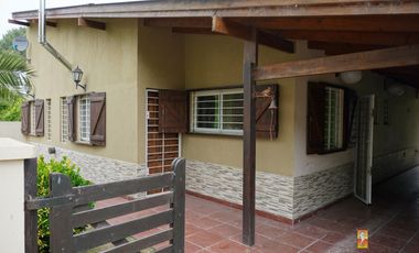 Casa en venta de 3 dormitorios c/ cochera en La Caleta