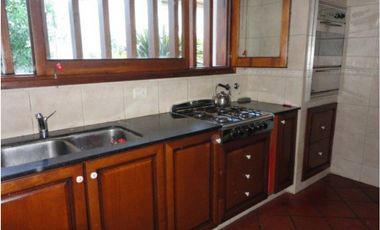 Chalet 5 ambientes con dependencia