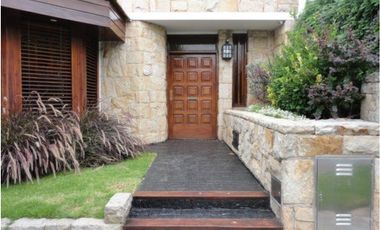Chalet 5 ambientes con dependencia