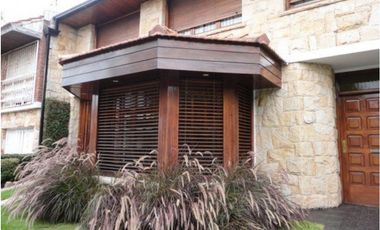 Chalet 5 ambientes con dependencia