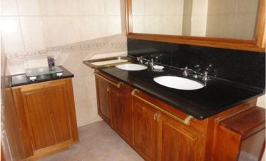 Chalet 5 ambientes con dependencia