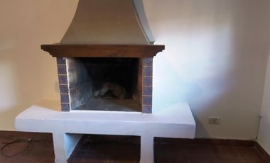 TRIPLEX 4 AMBIENTES, COCHERA, FONDO LIBRE