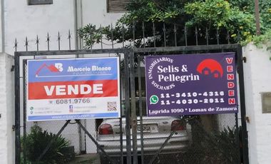 TRIPLEX 4 AMBIENTES, COCHERA, FONDO LIBRE