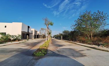 Terreno en venta Mérida Yucatán, Privada Entre Parques Tixcuytun
