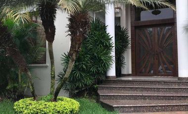 En venta, hermosa casa ubicada en la Urbanización Río Lindo del km 5 1/2 Vía Samborondón