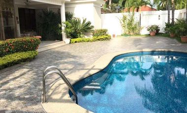 En venta, hermosa casa ubicada en la Urbanización Río Lindo del km 5 1/2 Vía Samborondón