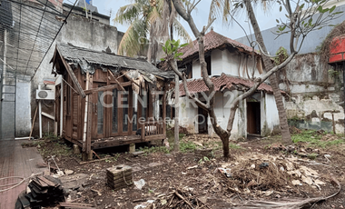 Rumah Hitung Tanah Lokasi Premium Depan Taman Proklamasi