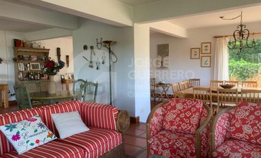 Casa en  CABURE E/LAUREL Y LAMBERTINA