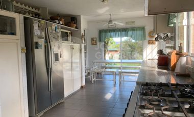 Casa en  CABURE E/LAUREL Y LAMBERTINA