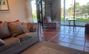 Casa en  CABURE E/LAUREL Y LAMBERTINA