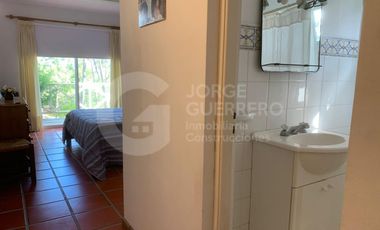 Casa en  CABURE E/LAUREL Y LAMBERTINA