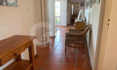 Casa en  CABURE E/LAUREL Y LAMBERTINA