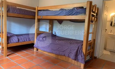 Casa en  CABURE E/LAUREL Y LAMBERTINA