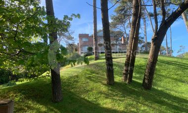 Casa en  CABURE E/LAUREL Y LAMBERTINA