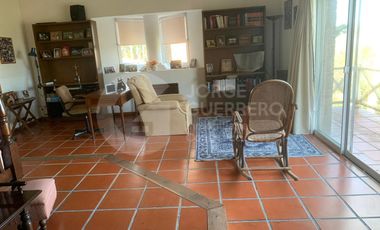 Casa en  CABURE E/LAUREL Y LAMBERTINA