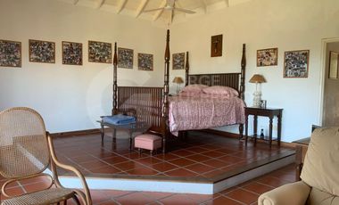 Casa en  CABURE E/LAUREL Y LAMBERTINA