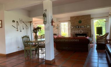 Casa en  CABURE E/LAUREL Y LAMBERTINA