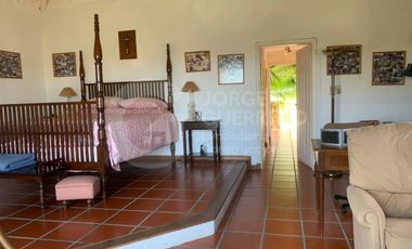 Casa en  CABURE E/LAUREL Y LAMBERTINA
