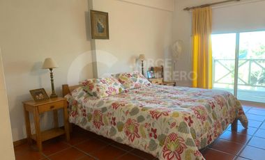 Casa en  CABURE E/LAUREL Y LAMBERTINA