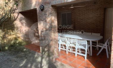 Casa en  CABURE E/LAUREL Y LAMBERTINA