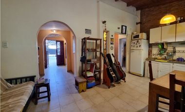 Casa con departamento sobre Av Las Heras, 400 m2, zona UNNE