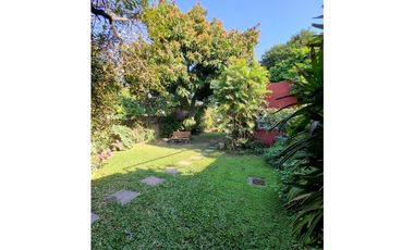 Casa con departamento sobre Av Las Heras, 400 m2, zona UNNE