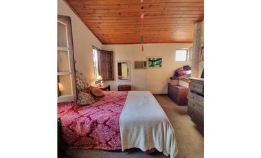 Casa con departamento sobre Av Las Heras, 400 m2, zona UNNE