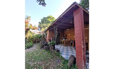 Casa con departamento sobre Av Las Heras, 400 m2, zona UNNE