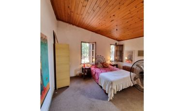 Casa con departamento sobre Av Las Heras, 400 m2, zona UNNE