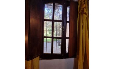 Casa con departamento sobre Av Las Heras, 400 m2, zona UNNE