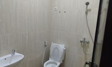 Rumah Meruya Ilir 3 Lantai, Jakbar, LT 100m2 LB 200m2