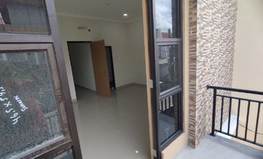 Rumah Meruya Ilir 3 Lantai, Jakbar, LT 100m2 LB 200m2
