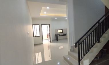 Rumah Meruya Ilir 3 Lantai, Jakbar, LT 100m2 LB 200m2