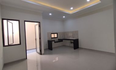 Rumah Meruya Ilir 3 Lantai, Jakbar, LT 100m2 LB 200m2