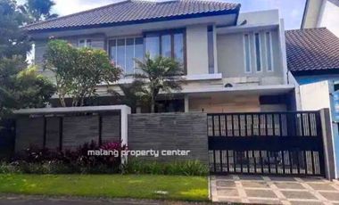 Rumah Hook 2 Lantai Luas 392 di Araya Golf kota Malang