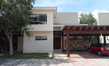 Hermosa Villa Serena Yucatan Country Club Merida, Yucatan