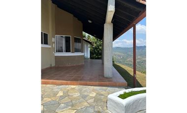 CASA AMPLIA DE 4 HECTAREAS CON PISCINA EN ALTOS DEL MARIA