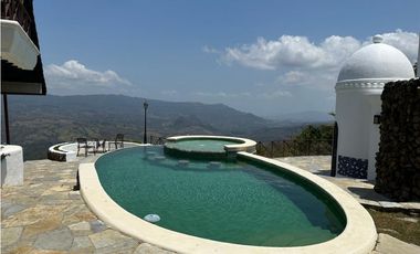 CASA AMPLIA DE 4 HECTAREAS CON PISCINA EN ALTOS DEL MARIA