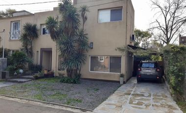 Chalet en San Miguel de Ghiso Country Club. Apta Credito.