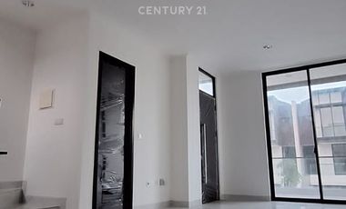 Disewakan Rumah Cluster Harmoni Golf Island PIK - 3 Lantai Gress!
