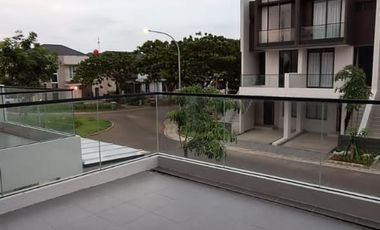 Disewakan Rumah Cluster Harmoni Golf Island PIK - 3 Lantai Gress!