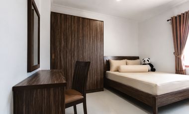 Rumah Tujuh Kamar di Gading Kirana Barat, Kelapa Gading. Modern. Minimalis. Rapih. Siap Huni. Renovasi Total. Tinggi dari Jalan.