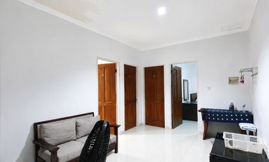 Rumah Tujuh Kamar di Gading Kirana Barat, Kelapa Gading. Modern. Minimalis. Rapih. Siap Huni. Renovasi Total. Tinggi dari Jalan.