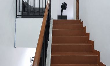 Rumah Tujuh Kamar di Gading Kirana Barat, Kelapa Gading. Modern. Minimalis. Rapih. Siap Huni. Renovasi Total. Tinggi dari Jalan.