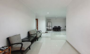 Rumah Tujuh Kamar di Gading Kirana Barat, Kelapa Gading. Modern. Minimalis. Rapih. Siap Huni. Renovasi Total. Tinggi dari Jalan.