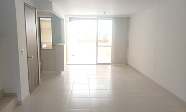 casa en arriendo en doral de la italia. Cod A108377