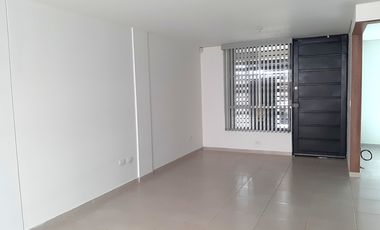 casa en arriendo en doral de la italia. Cod A108377